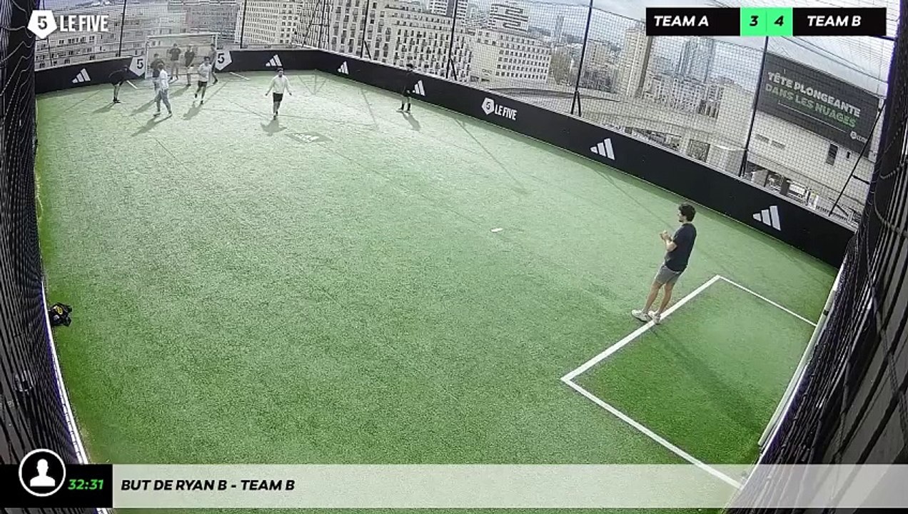 But de Ryan B - Team B