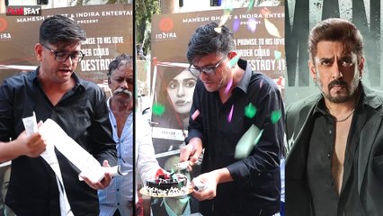 Sikandar की Release के बाद Salman Khan के fans ने मनाया जश्न, Theater के बाहर काटा Cake