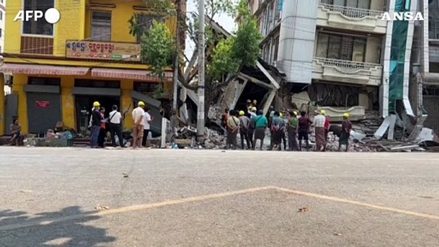 Nuove scosse in Myanmar, la fuga dei soccorritori a Mandalay