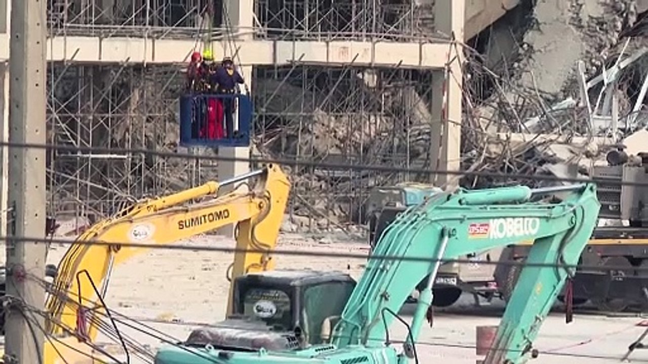 البحث عن ناجين متواصل تحت أنقاض البرج المنهار ج...