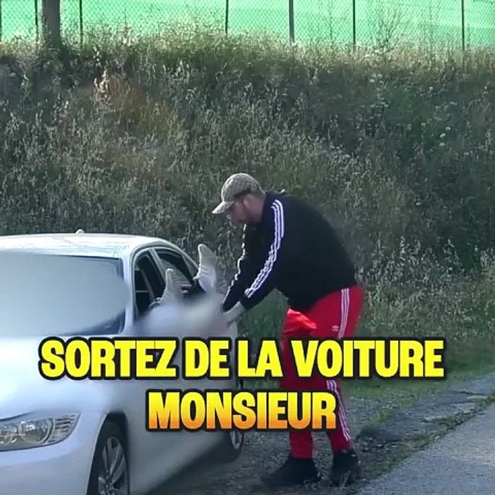 Il vole une BMW avec un c*uteau ! 😂