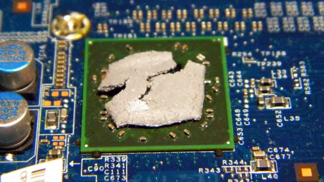 как заменить термопасту и почистить ноутбук, инструкция (720p)