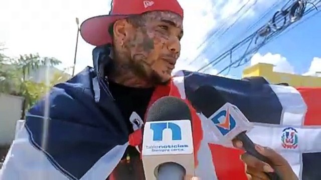 Manifestantes llegan temprano a Friusa para marcha pacífica convocada por la Antigua Orden Dominicana