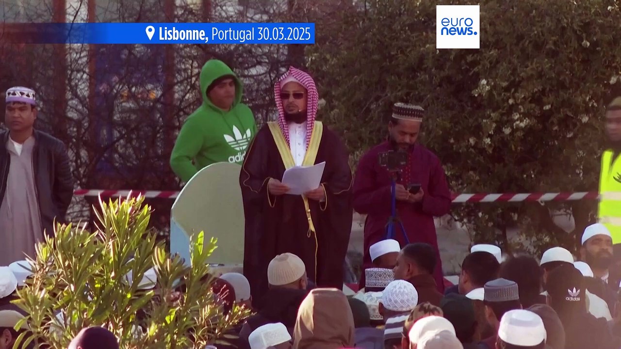 Les musulmans célèbrent la fête de l'Aïd el-Fitr et la fin du mois de ramadan