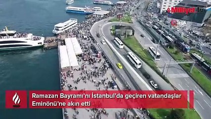 Bayramın ilk günü Eminönü'nde insan seli: Marmaray, vapurlar dolu geçiyor