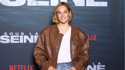 GALA VIDEO - Camille Lou harcelée à l’adolescence : “Les filles de l’école me faisaient vivre un enfer”