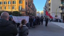 Roma, proteste davanti alla sede di Fn: «Fuori i fascisti dal quartiere»