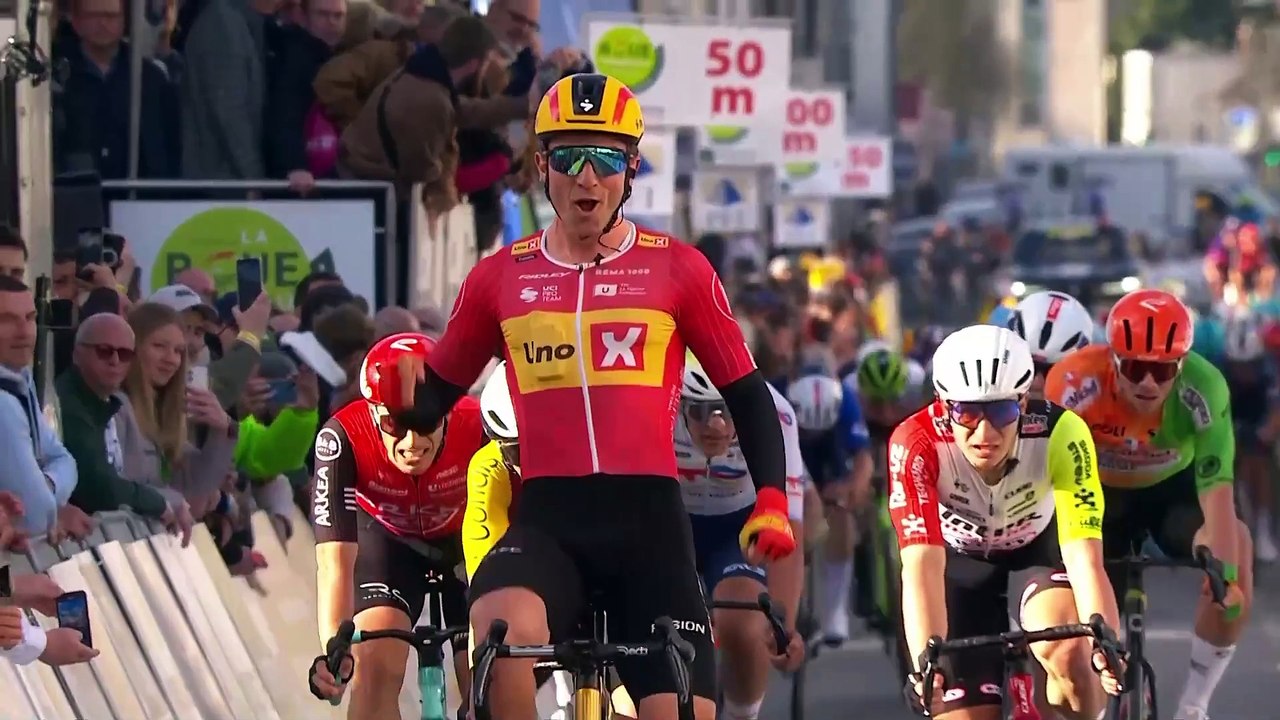 Cyclisme - La Roue Tourangelle 2025 - Le dernier kilomètre... Erlend Blikra frustre Bryan Coquard sur La Roue Tourangelle