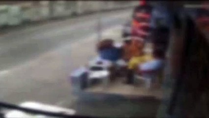 Professor morre atropelado após se desequilibrar de patinete em Paraná