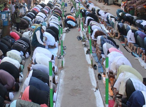 दरगाह और मस्जिदों-ईदगाह में हुई नमाज, मांगी अमन चैन की दुआ