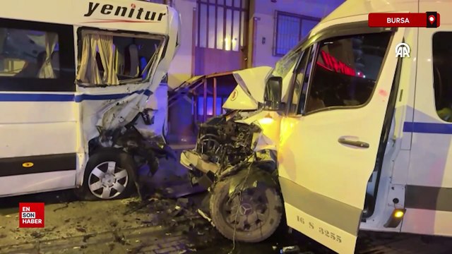 Bursa'da servis minibüsü ile kamyonetin çarpıştığı kazada 3 kişi yaralandı