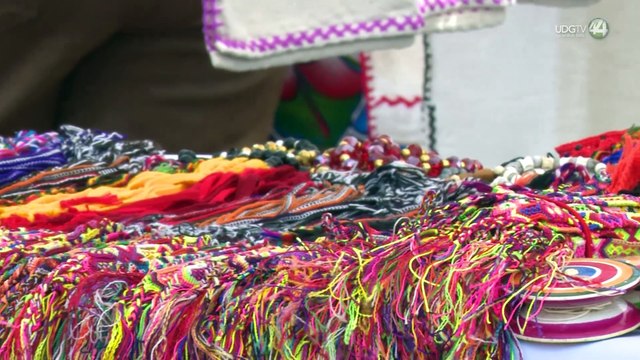 El colectivo Mujeres Raíces muestra su cocina y artesanías en el Día de la Madre Tierra
