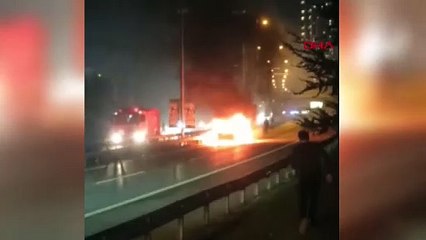 İstanbul trafiğinde korku dolu anlar: Otomobil alev topuna döndü