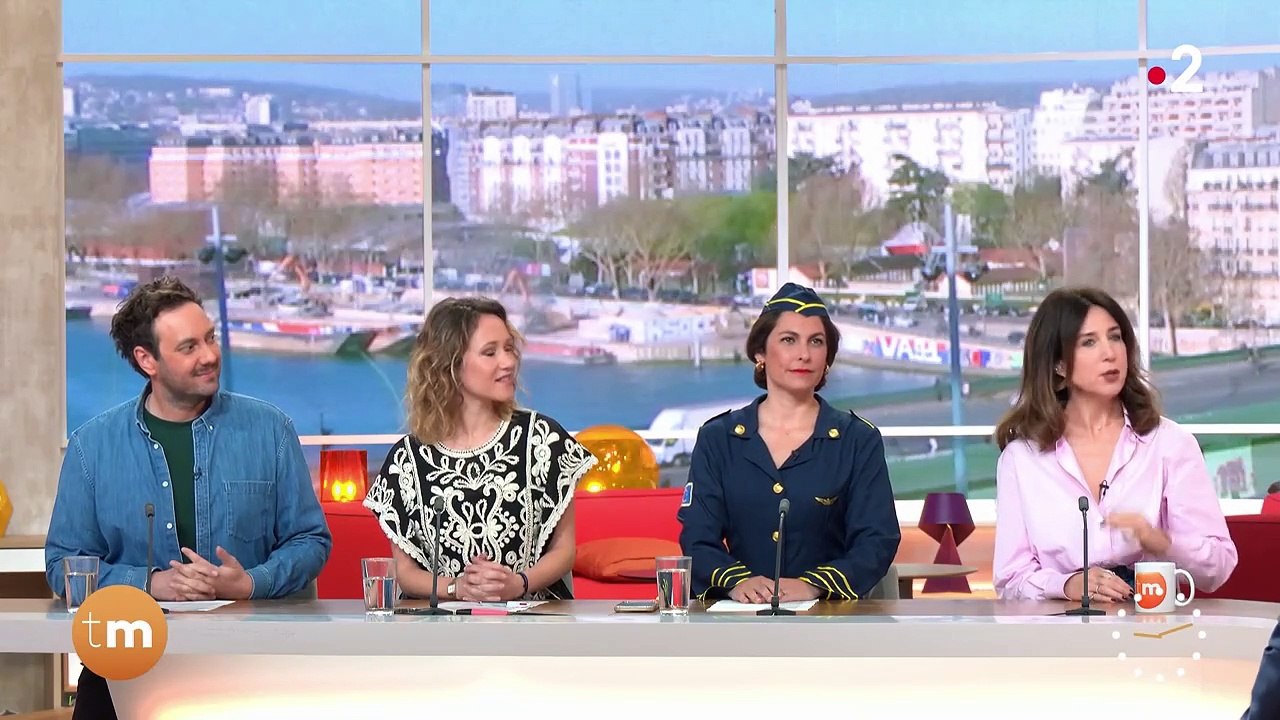 Elsa Zylberstein apprend, en direct dans "Télématin" ce lundi 31 mars 2025, la mort du réalisateur Yves Boisset avec qui elle a travaillé par le passé.