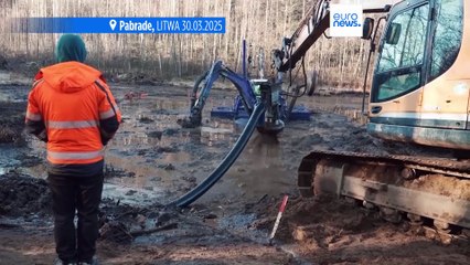 Litwa: amerykański pojazd pancerny wyciągnięty z bagna, żołnierze nie żyją