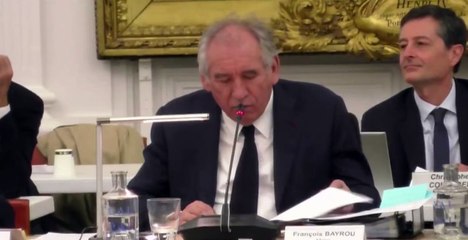 "Hmmm... Burger King", a lâché François Bayrou en plein conseil municipal