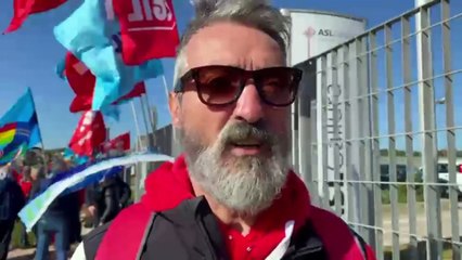 Sanità al collasso, la protesta davanti all'ospedale di Olbia: "Pronti allo sciopero"