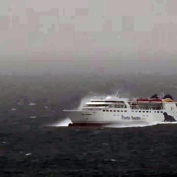 Ligação marítima Madeira-Porto Santo