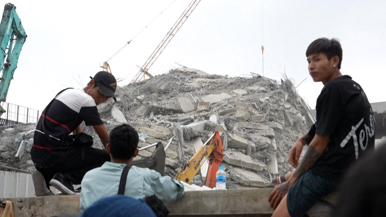 Séisme en Asie : à Bangkok, des ouvriers piégés sous les décombres d'une tour toujours recherchés