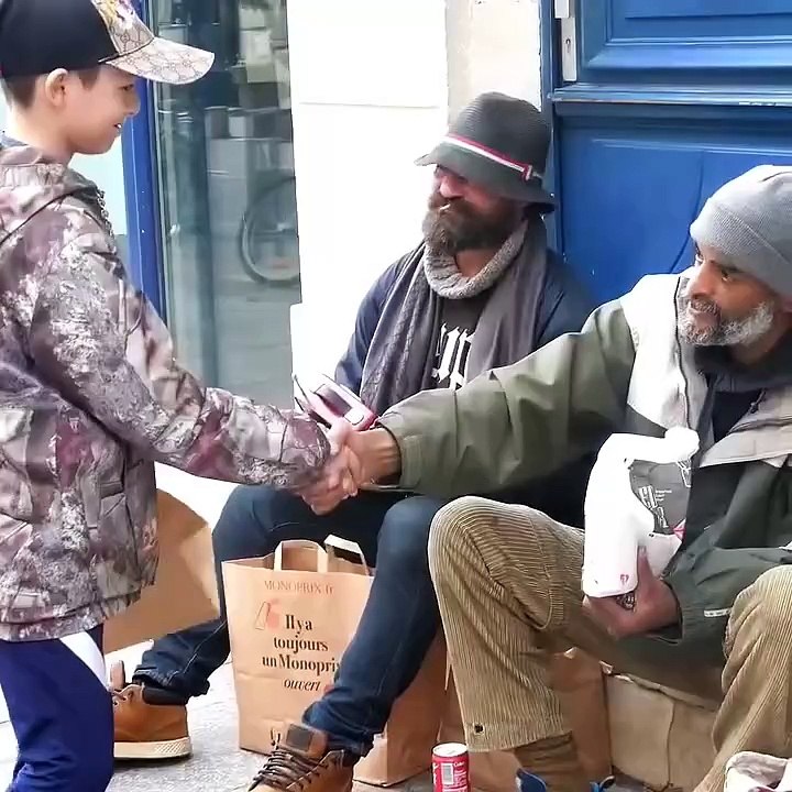 Si jeune, mais si généreux 🤩