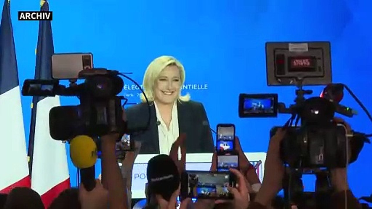Frankreich: Le Pen zu Haftstrafe und Fußfessel verurteilt