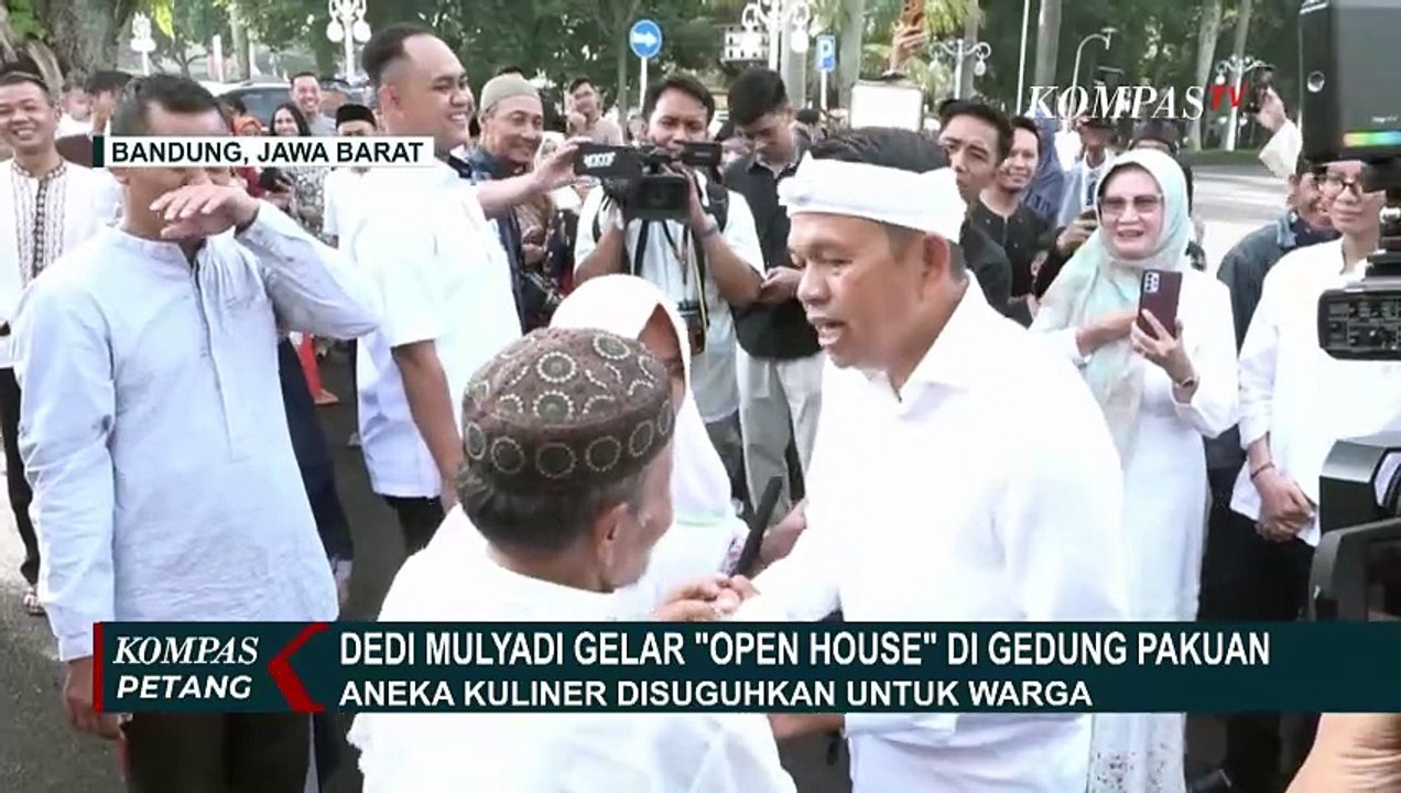 Open House Lebaran, Warga Antusias Bertemu dan Minta Foto ke Gubernur Jawa Barat Dedi Mulyadi