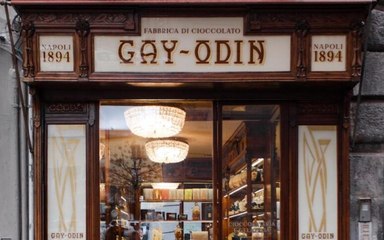 Gay Odin e l'uovo di Pasqua gigante per i 2500 anni di Napoli