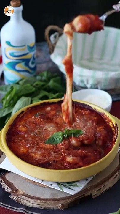 Quick and comforting tomato mozzarella gnocchi gratin - oven baked gnocchi alla sorrentina