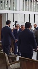 الرئيس السوري الشرع يقبل يد والده