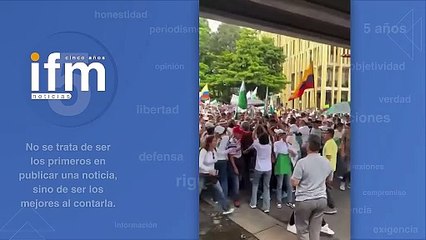 Avasallante - la gran marcha por el orgullo paisa donde el expresidente Álvaro Uribe recibió todo el apoyo