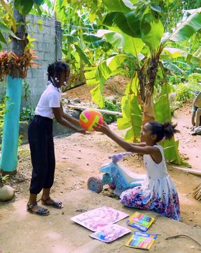 NO COMPARTIA LOS JUEGOS DE SU HIJA POR SER UNA MALA PERSONA drama historias reflexiones