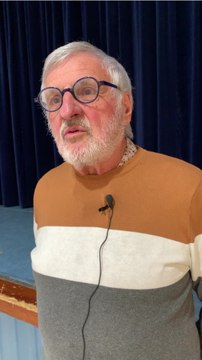 Un défilé de mode pour personnes âgées dépendantes