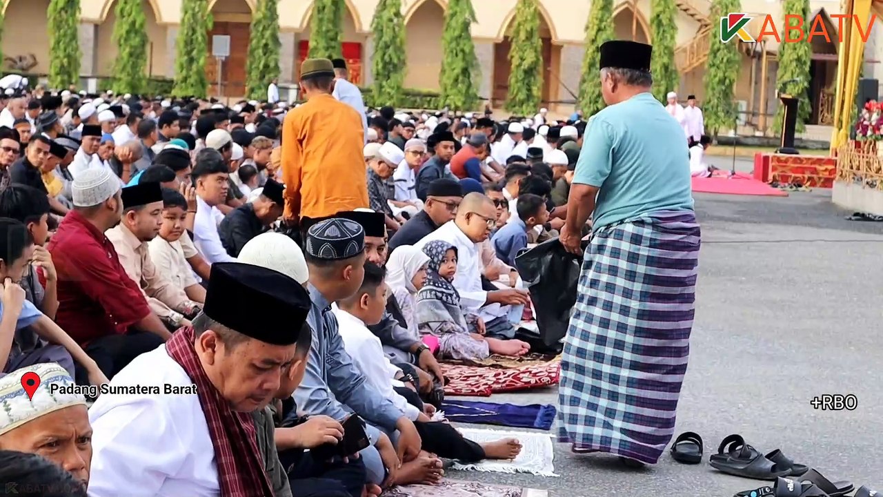 SEMARAK SHOLAT IDUL FITRI 1446 HIJRIAH DI HALAMAN KAMPUS UPI YPTK PADANG