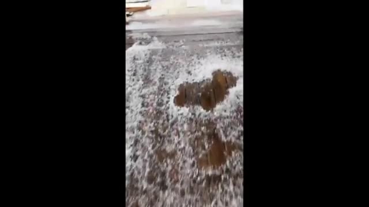 Grandinata a Gallipoli, il ghiaccio ricopre le spiagge