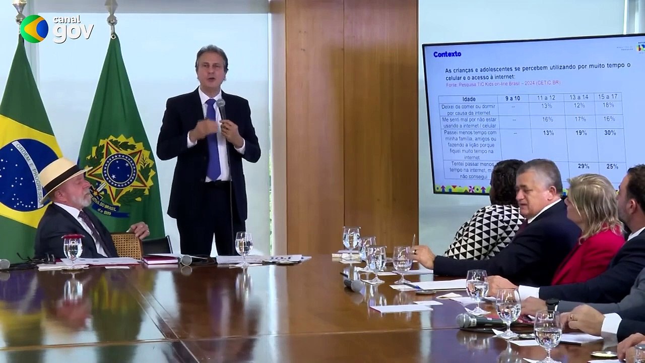 Lula Proíbe celular nas salas de aulas