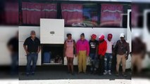 Un autobús llevaba contrabando de migrantes, cigarrillos y clerén