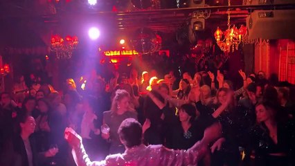 السهرات المخصصة للأمهات في النوادي الليلية تزداد رواجا