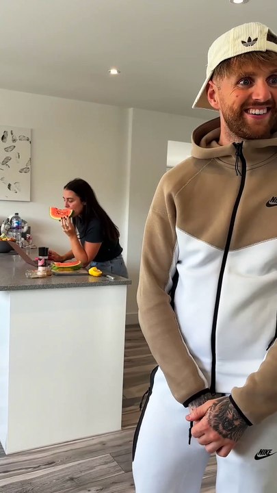 Can I have a bite. 😂😂