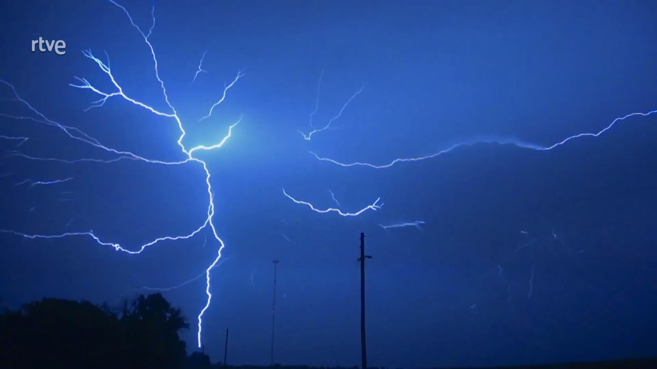 Un planeta espectacular - Rayos [Documental HD]