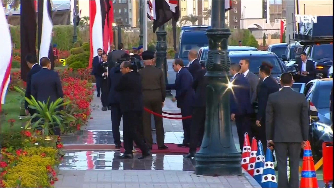 الرئيس عبد الفتاح السيسي يصل مسجد المشير طنطاوي لأداء صلاة عيد الفطر المبارك