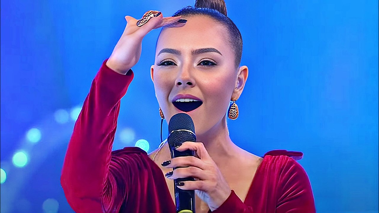 EBRU GÜNDEŞ AKAPELLA SÖYLEYİN
