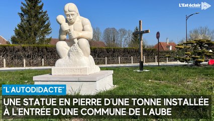 "L’Autodidacte", une statue en pierre d'une tonne installée à l'entrée d'une commune de l'Aube