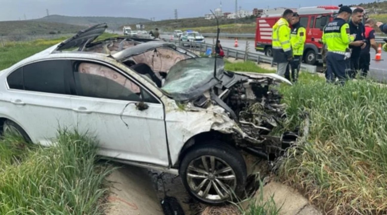 İzmir'de kontrolden çıkan otomobil takla attı, 1 kişi öldü 4 kişi yaralandı
