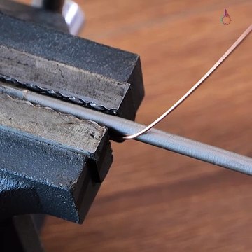 Simplify your tasks with this screwdriver hack! ⚙️💯