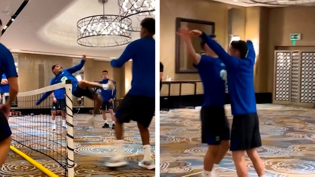 Barcelona: Los jugadores culés aprovechan su tiempo al máximo jugando 'futbol tenis' en el hotel de concentración
