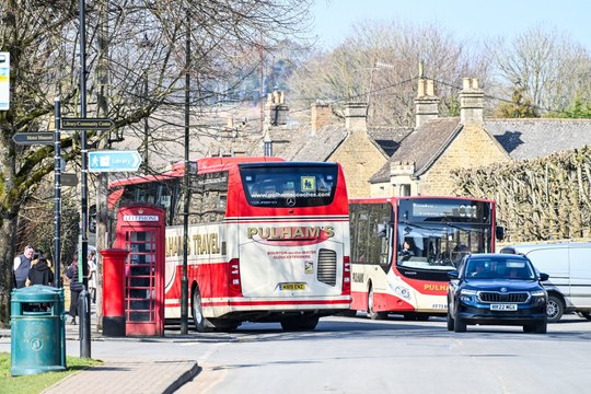 Coach operators stop visits to Birmingham's favourite Cotswolds village - due to 'unsafe parking plan