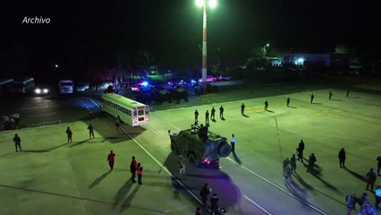 EEUU envió a El Salvador a 17 presuntos "criminales violentos" del Tren de Aragua y la MS-13