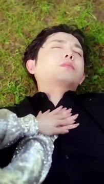 In her past life, she caught her husband cheating with her best friend and died tragically. After being reborn, she decisively divorced him and became the personal secretary of a powerful man, leaving her scumbag ex-husband unworthy of even carrying her s