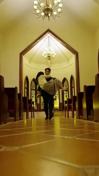 Completed Yu Yanxing, who just turned 18, was abandoned by her mother in the Shen family to pay off her debts. The man helped her become a popular and popular actress, but she wanted to escape the golden cage he gave her. That night, the man's eyes were r