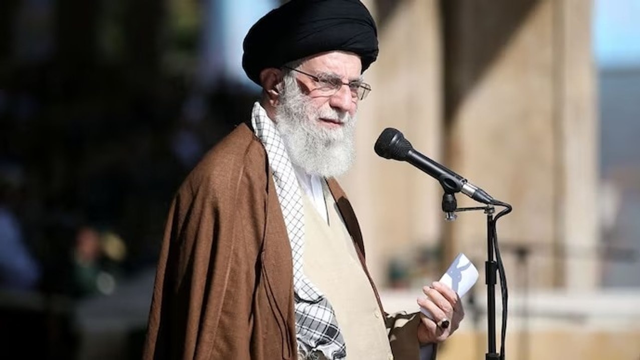 खामेनेई ने ट्रंप की धमकी का क्या दिया जवाब? दुनिया आजतक में देखें